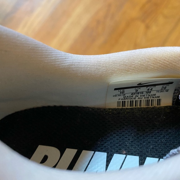 Nike Flyknit Odyssey React - Picture 5 of 5